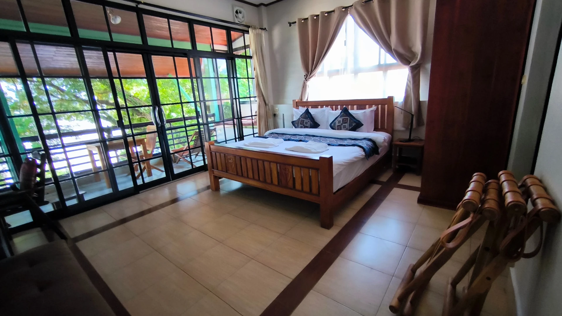 Komfortables Zimmer mit Mekong-Blick im Nakorn River View